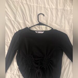 SO Women's Black Long Sleeve Ruched Tee